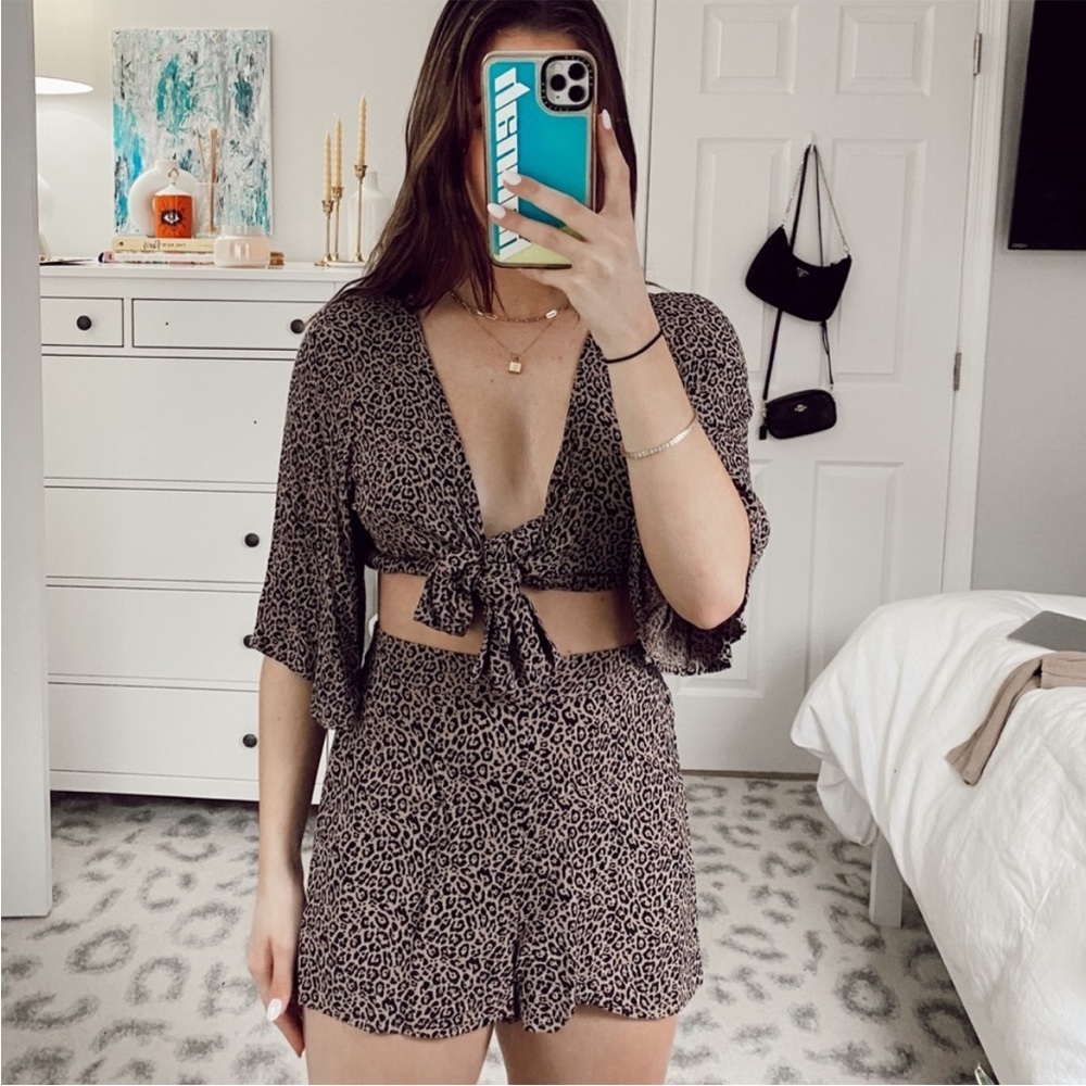 American Eagle Neutral Cheetah Print Tie Wrap Shirt & Shorts Set
